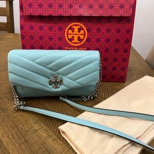 Tory Burch stunning Kira crossbody bag on chain - never used!
